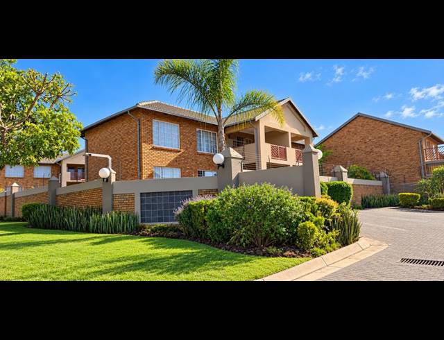 2 BEDROOM TOWNHOUSE FOR SALE IN AMBERFIELD